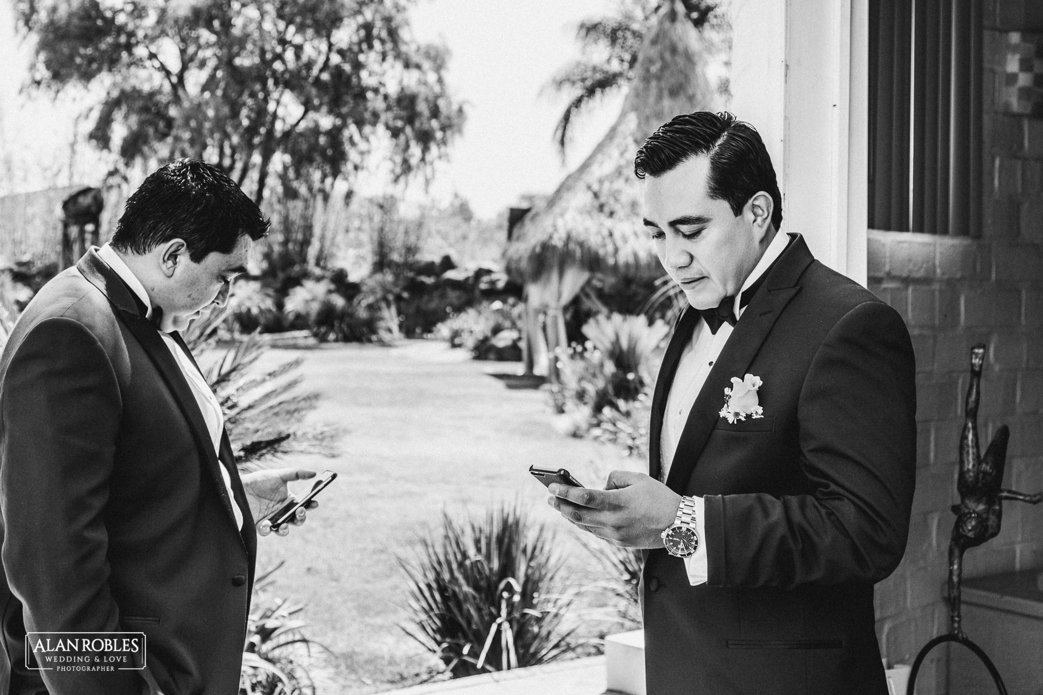 Getting Ready del novio, fotografia de bodas en Blanco. Alan Robles, fotografo de Bodas en Guadalajara.