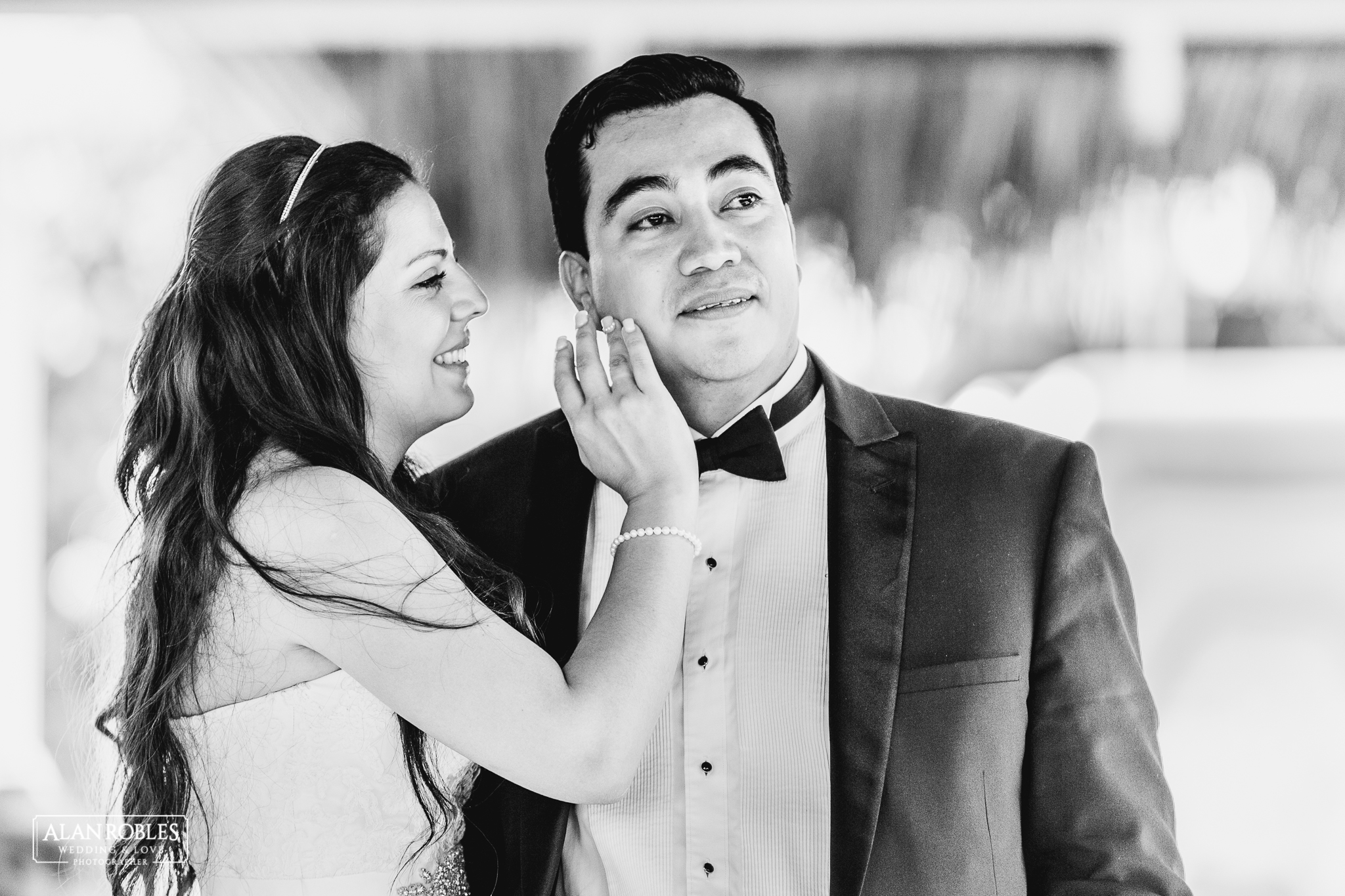 Novio llorando en su boda. Novia enamorada. Alan Robles Fotografo de bodas en Guadalajara.