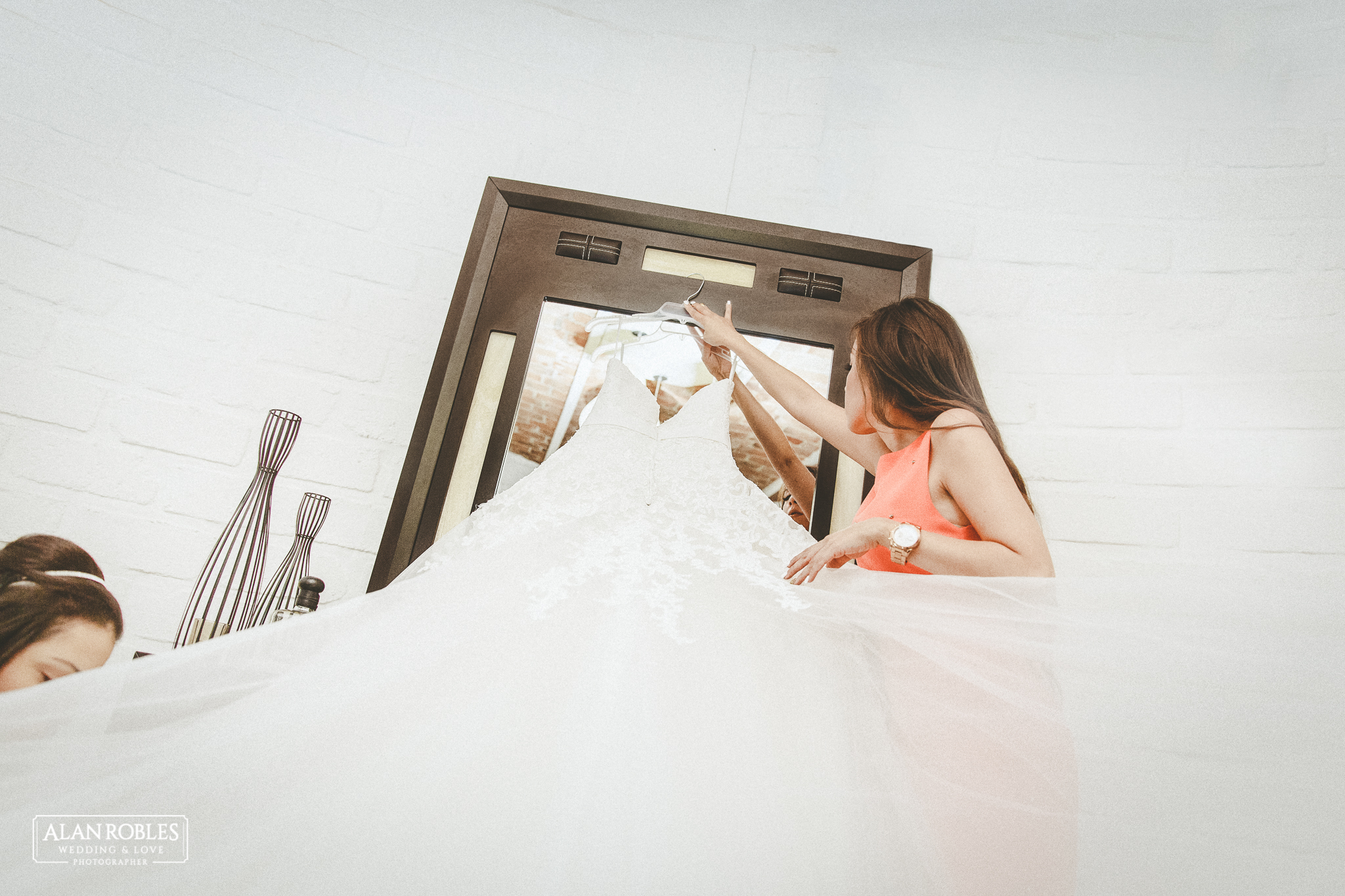 Getting Ready de la novia, fotografia de bodas en Blanco y Negro. Alan Robles, fotografo de Bodas en Guadalajara.