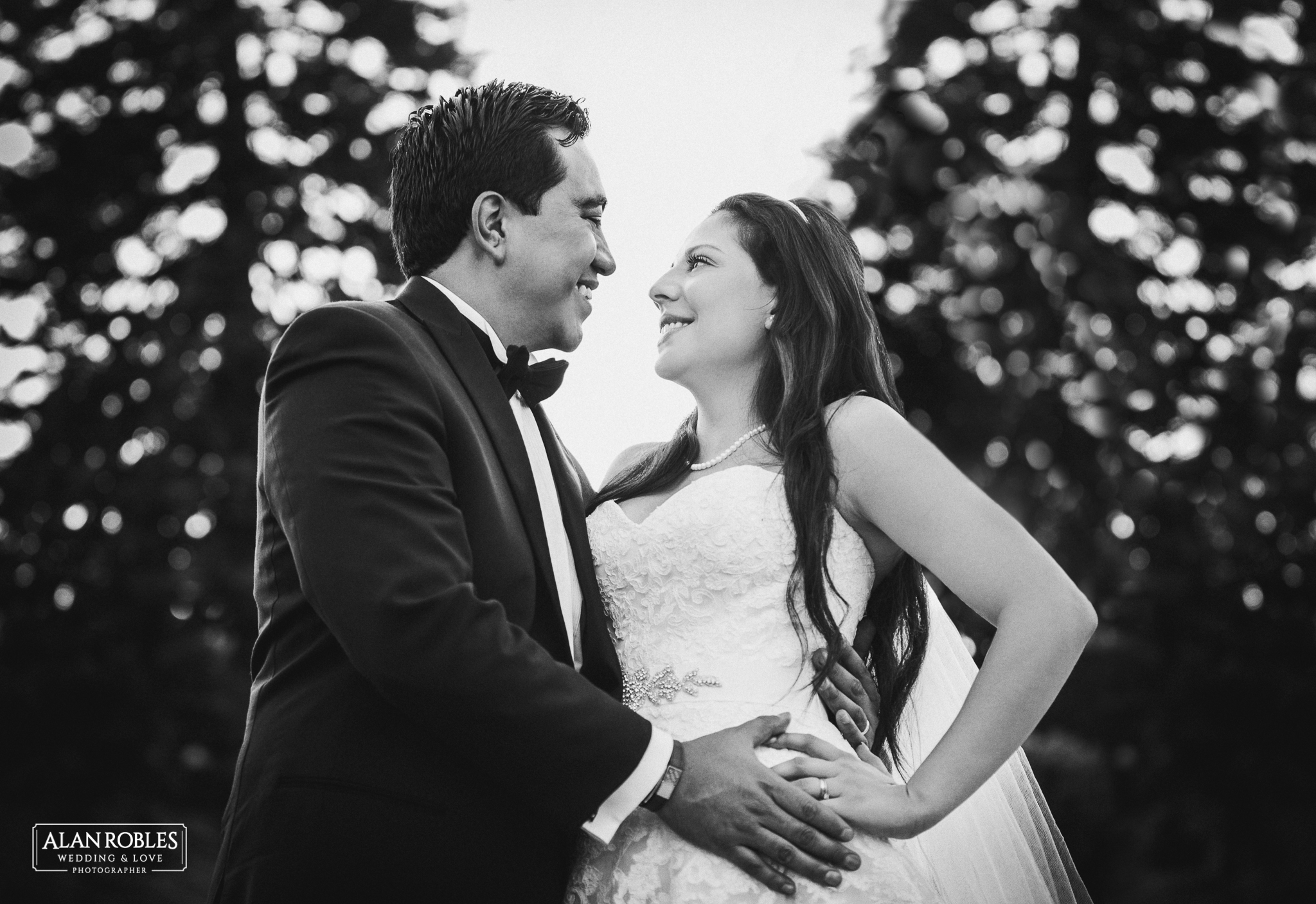 Retrato de novios el dia de su boda. Fotografo Alan Robles en Guadalajara. Wedding session.